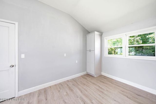 6903 Dunkirk Ln, Louisville, KY 40272