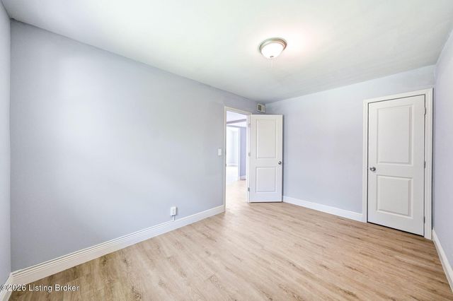 6903 Dunkirk Ln, Louisville, KY 40272
