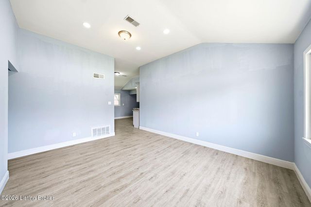 6903 Dunkirk Ln, Louisville, KY 40272