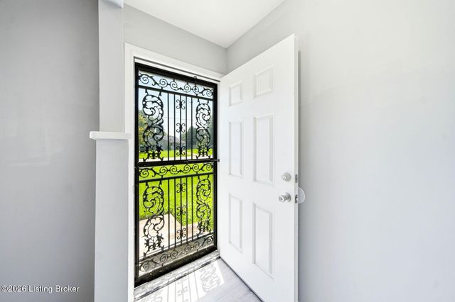 6903 Dunkirk Ln, Louisville, KY 40272
