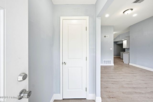 6903 Dunkirk Ln, Louisville, KY 40272