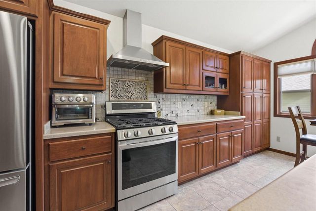 30 COUNTRY CLUB COURT, Fond Du Lac, WI 54935