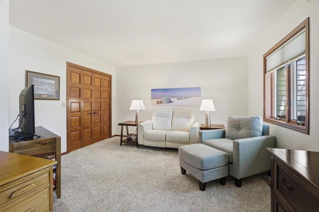 30 COUNTRY CLUB COURT, Fond Du Lac, WI 54935