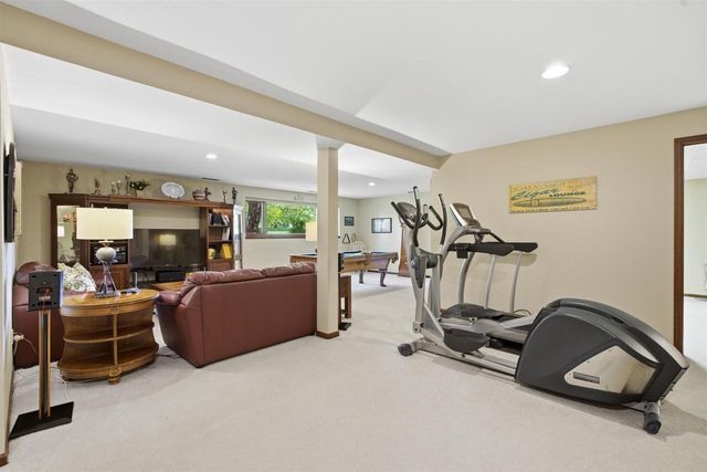30 COUNTRY CLUB COURT, Fond Du Lac, WI 54935