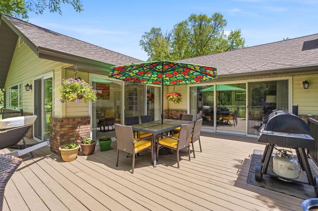 30 COUNTRY CLUB COURT, Fond Du Lac, WI 54935