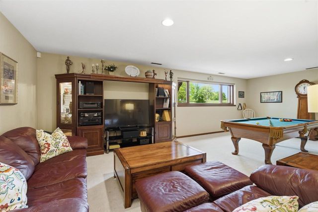 30 COUNTRY CLUB COURT, Fond Du Lac, WI 54935