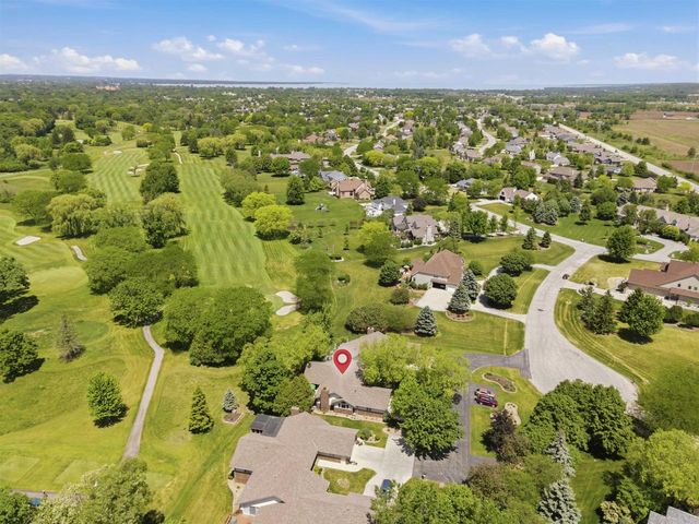 30 COUNTRY CLUB COURT, Fond Du Lac, WI 54935