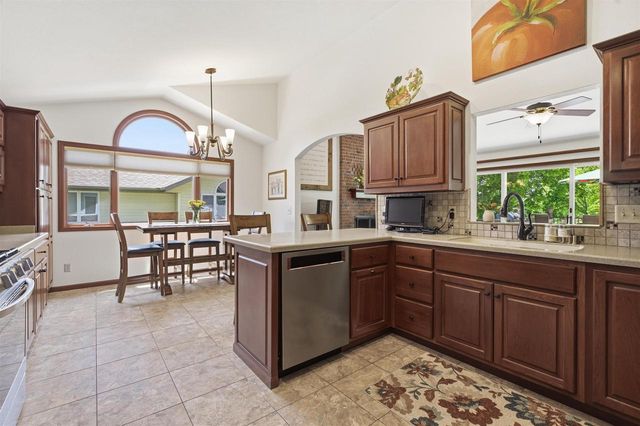 30 COUNTRY CLUB COURT, Fond Du Lac, WI 54935