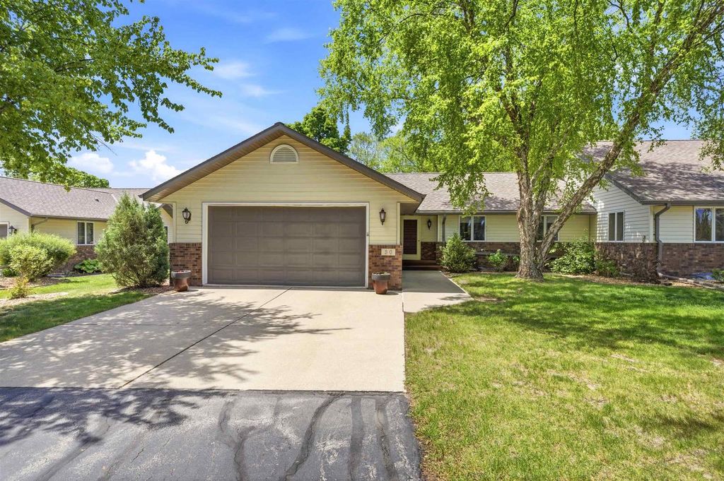 30 COUNTRY CLUB COURT, Fond Du Lac, WI 54935