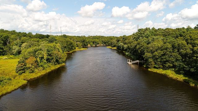 18 Town Landing Rd, Berkley, MA 02779