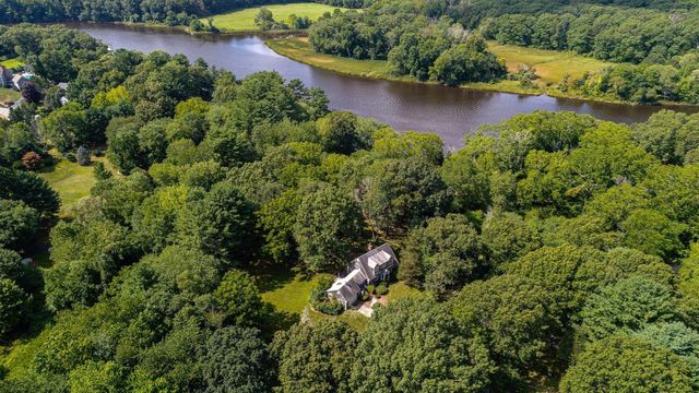 18 Town Landing Rd, Berkley, MA 02779