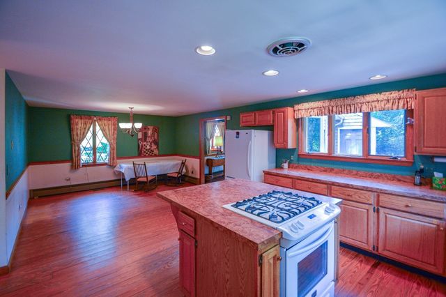 18 Town Landing Rd, Berkley, MA 02779