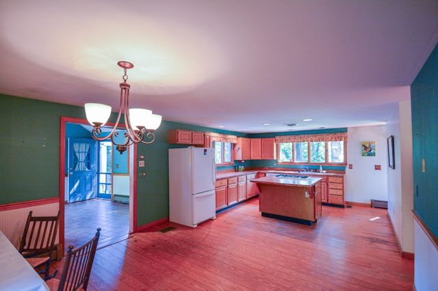 18 Town Landing Rd, Berkley, MA 02779
