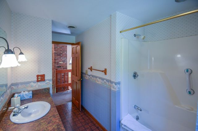 18 Town Landing Rd, Berkley, MA 02779