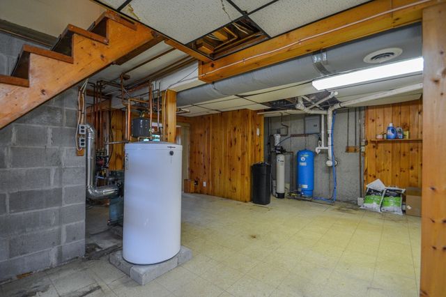 18 Town Landing Rd, Berkley, MA 02779