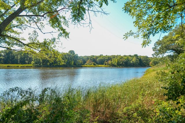18 Town Landing Rd, Berkley, MA 02779