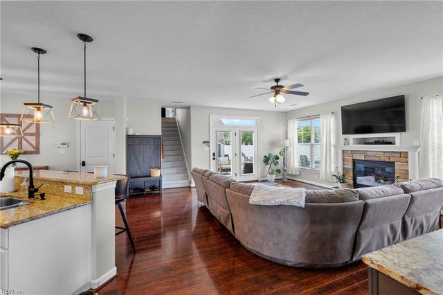 2700 Gaston LN, Virginia Beach, VA 23456