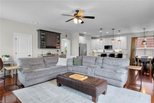 2700 Gaston LN, Virginia Beach, VA 23456