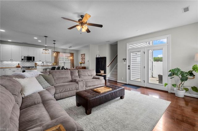 2700 Gaston LN, Virginia Beach, VA 23456