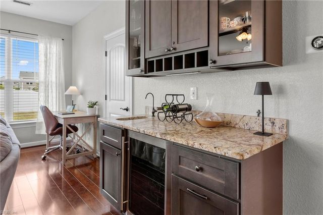 2700 Gaston LN, Virginia Beach, VA 23456