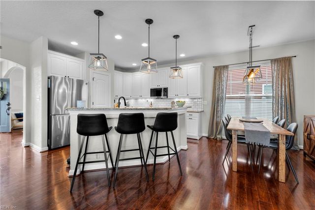 2700 Gaston LN, Virginia Beach, VA 23456