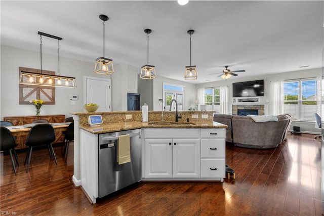 2700 Gaston LN, Virginia Beach, VA 23456