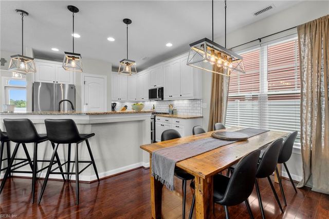 2700 Gaston LN, Virginia Beach, VA 23456
