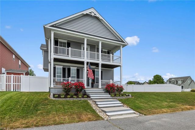 2700 Gaston LN, Virginia Beach, VA 23456