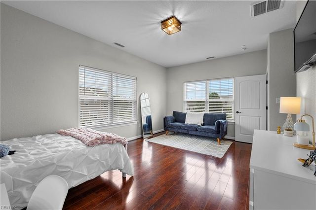 2700 Gaston LN, Virginia Beach, VA 23456