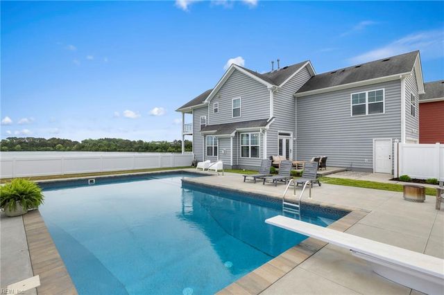 2700 Gaston LN, Virginia Beach, VA 23456
