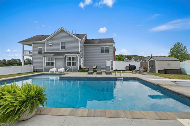 2700 Gaston LN, Virginia Beach, VA 23456