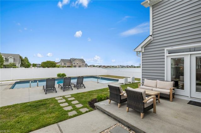 2700 Gaston LN, Virginia Beach, VA 23456