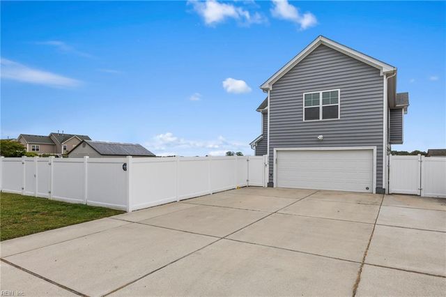2700 Gaston LN, Virginia Beach, VA 23456
