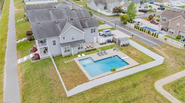 2700 Gaston LN, Virginia Beach, VA 23456