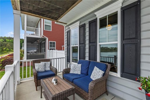 2700 Gaston LN, Virginia Beach, VA 23456