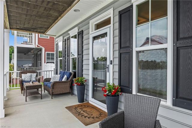 2700 Gaston LN, Virginia Beach, VA 23456