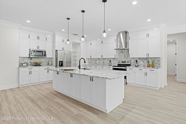 18130 Parrot Road, Weeki Wachee, FL 34614