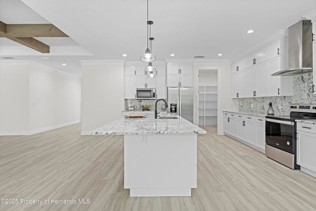 18130 Parrot Road, Weeki Wachee, FL 34614