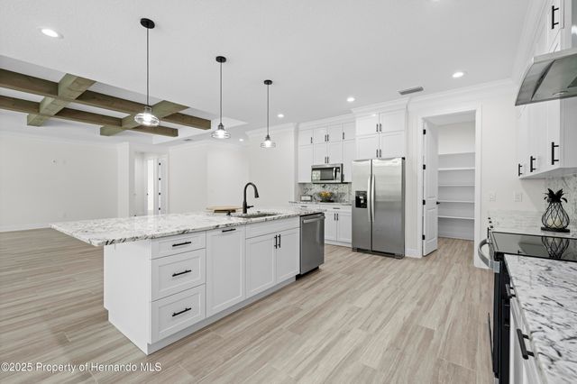 18130 Parrot Road, Weeki Wachee, FL 34614