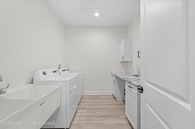 18130 Parrot Road, Weeki Wachee, FL 34614