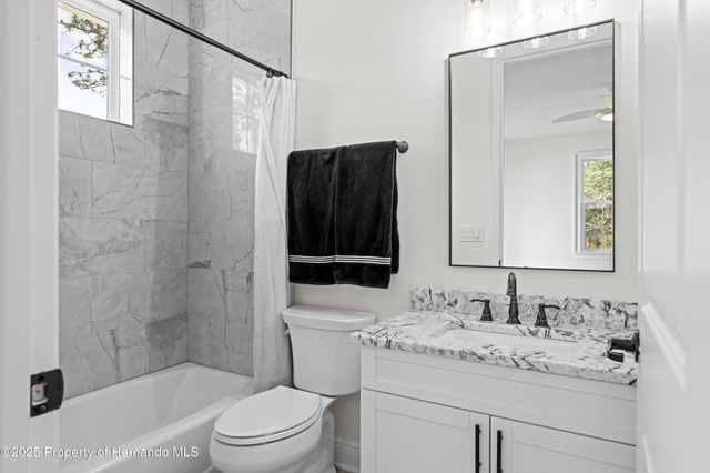 18130 Parrot Road, Weeki Wachee, FL 34614