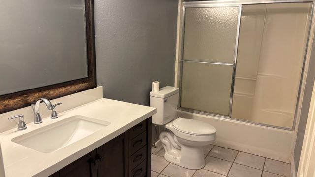 619 E 1st Street, Gentry, AR 72734