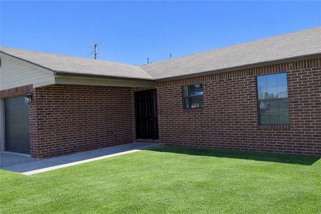 619 E 1st Street, Gentry, AR 72734