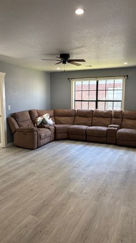 619 E 1st Street, Gentry, AR 72734