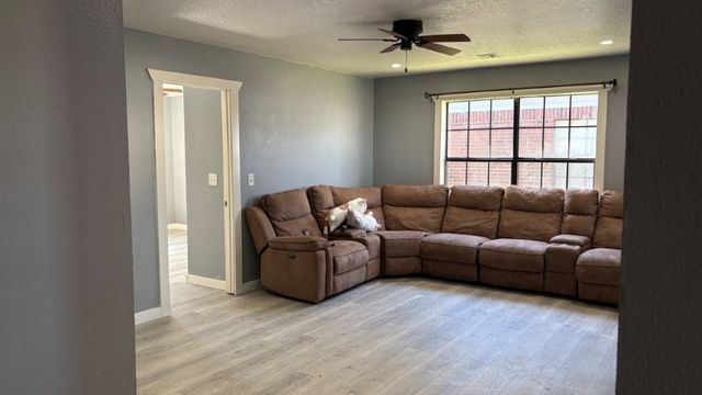 619 E 1st Street, Gentry, AR 72734