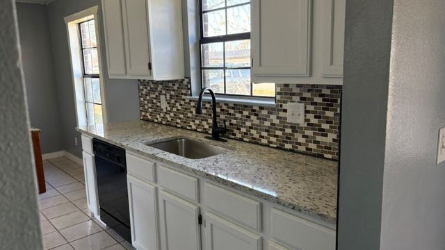 619 E 1st Street, Gentry, AR 72734