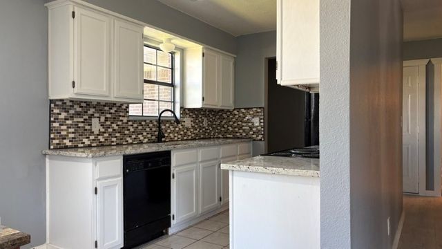 619 E 1st Street, Gentry, AR 72734