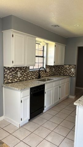 619 E 1st Street, Gentry, AR 72734