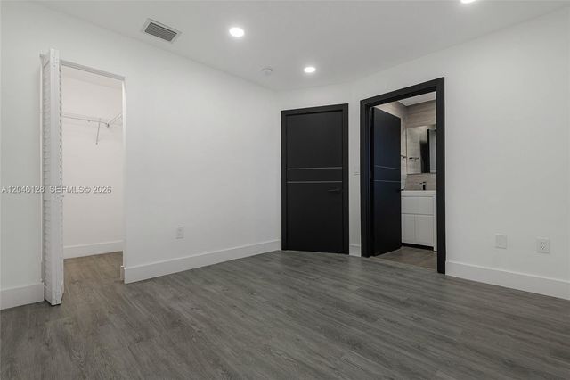 8085 NW 8th St 9, Miami, FL 33126