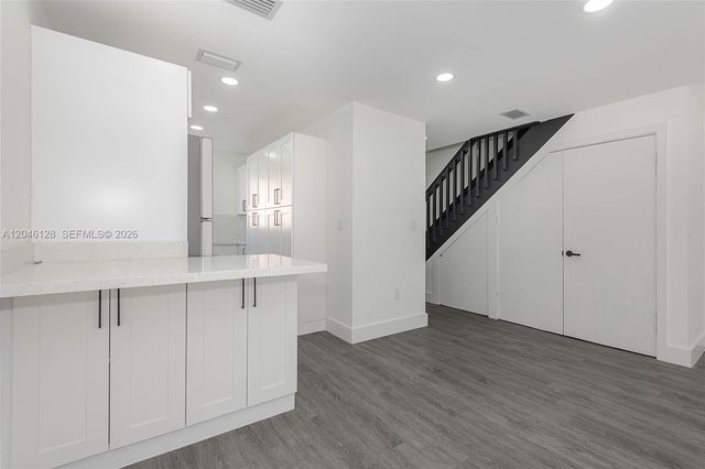 8085 NW 8th St 9, Miami, FL 33126